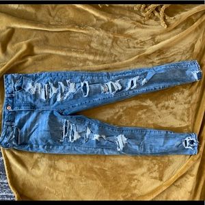 AMERICAN EAGLE Ripped Light Wash Jeans